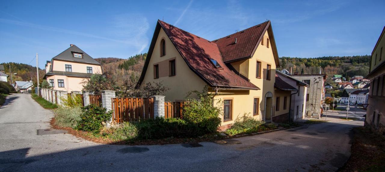 Vegzion - Vegan B&B Svoboda nad Upou Ngoại thất bức ảnh